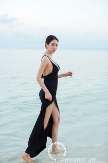 em-gheisha-nhat-xinh-dep-chup-anh-tuoi-mat-ngoai-bien (35)